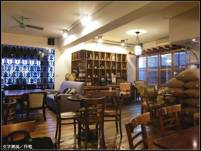 店內寬敞 店內寬敞