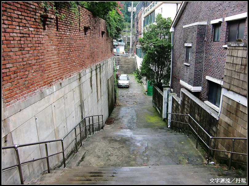 回程時也照了下尹醫生送愛貞回家時的階梯