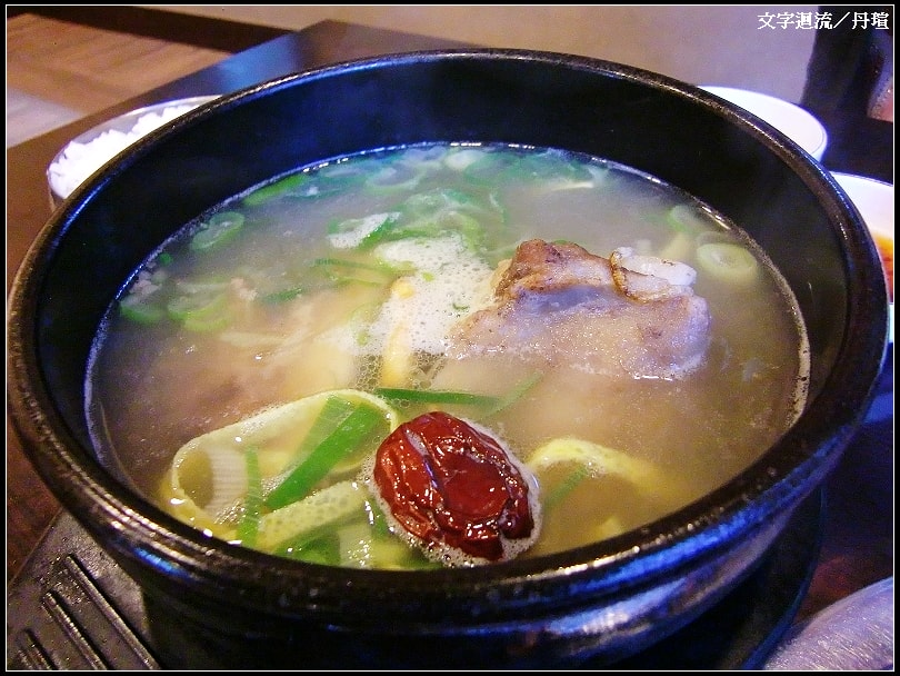 餐後點的牛骨湯也相當美味