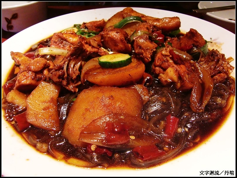 醬燒口味很濃，冬粉很吸醬汁，辣中帶甜味道真不錯