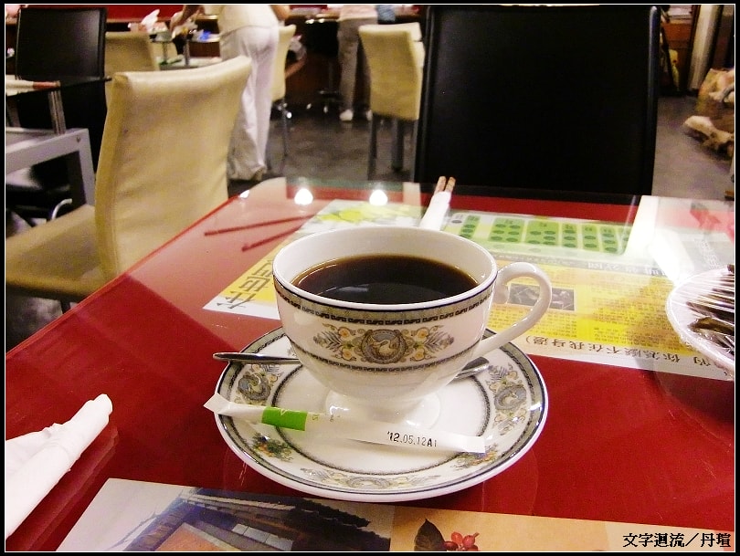 今天點了杯巴金咖啡$150來喝~帶點堅果香味且不會過酸~好喝耶~~