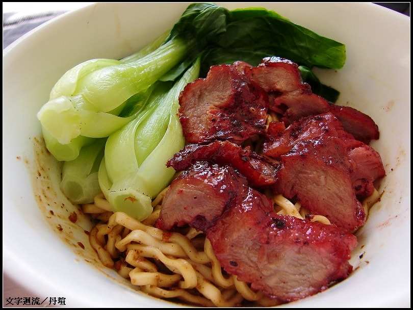 自行加料的麻辣乾麵