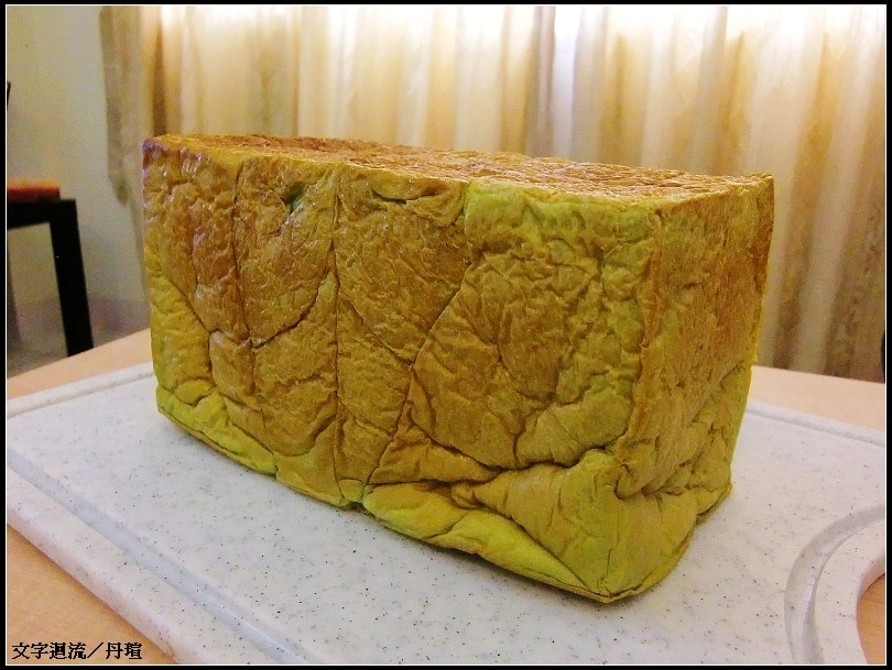 2011年11月6日抹茶吐司~一拿就知道重量不同~