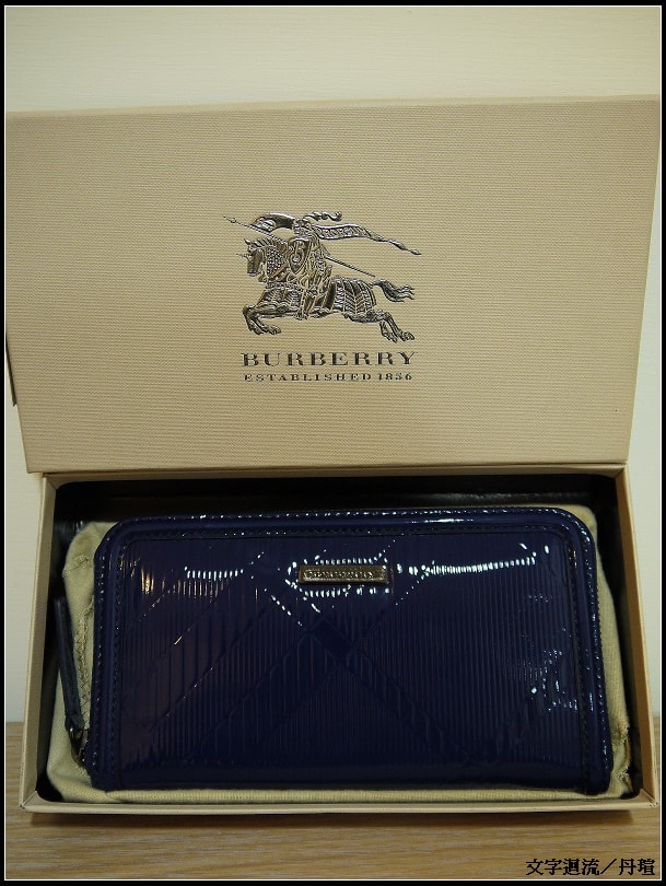 3天2夜唯一的戰利品~在OUTLET買的BURBERRY皮夾