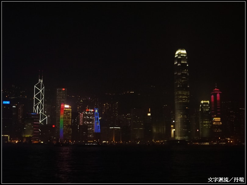 港邊有薄霧