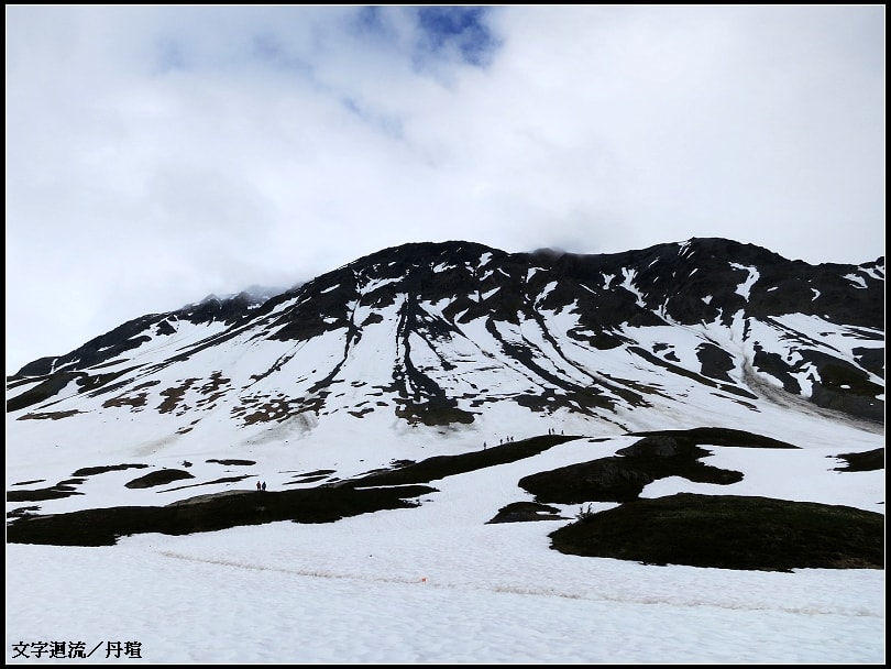 還有其他登山客繼續挑戰
