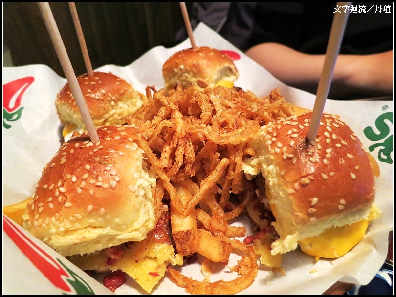 機場內的Chili's too，漢堡比較好吃....