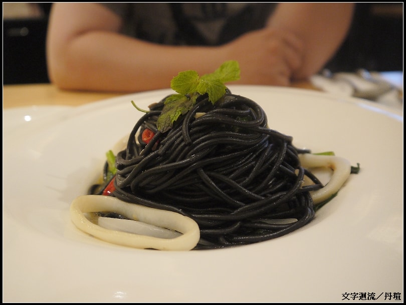 烏賊墨魚義大利麵