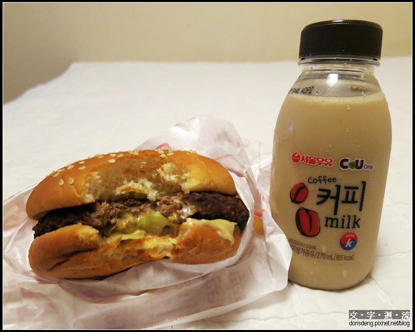 晚餐是想念的儂特利漢堡和咖啡牛奶