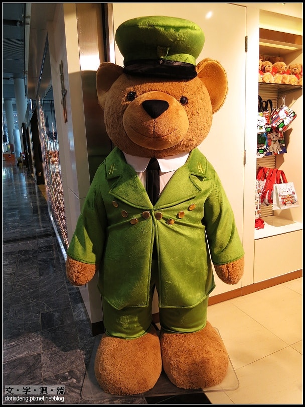 澳門機場的Harrods大熊