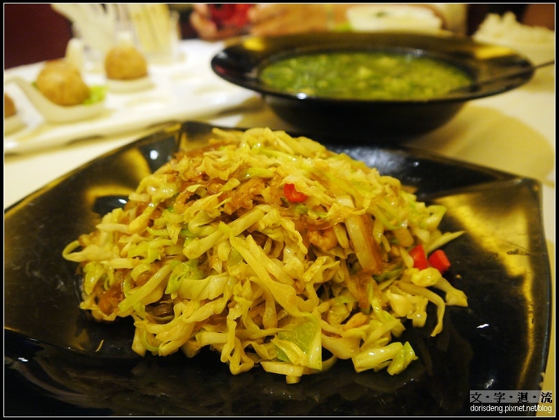 高麗菜粉絲嗆了點醋很提味