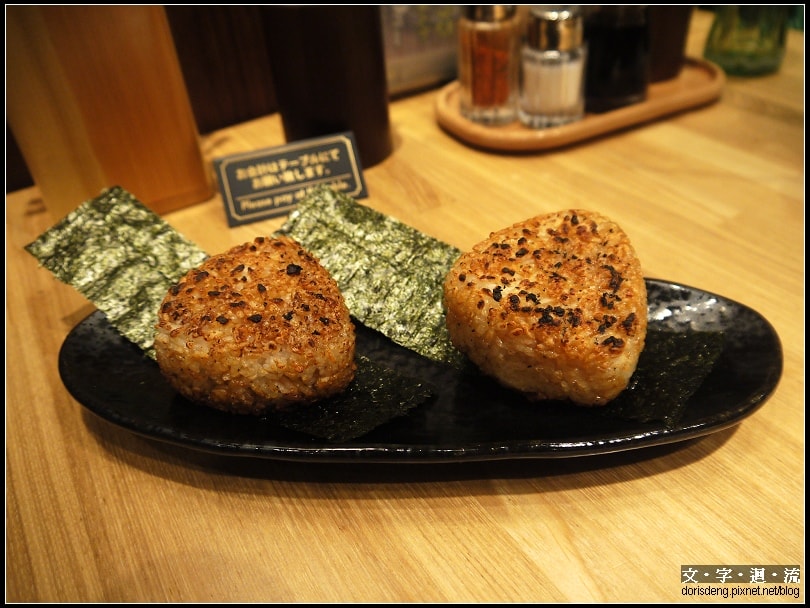 外皮酥脆的烤飯糰
