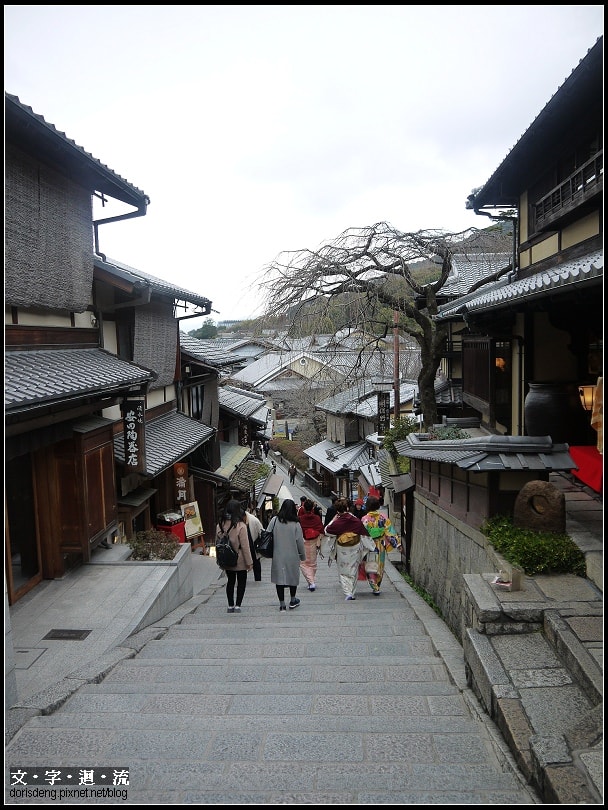 寺外閒逛