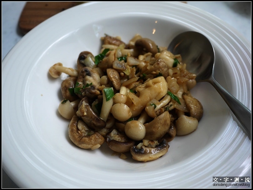 奶油蒜香炒野菇 奶油蒜香炒野菇