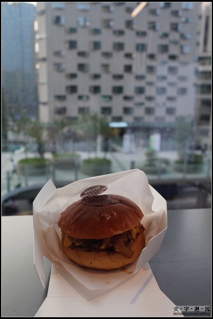 BUN PATTY BUN 的Cheese burger