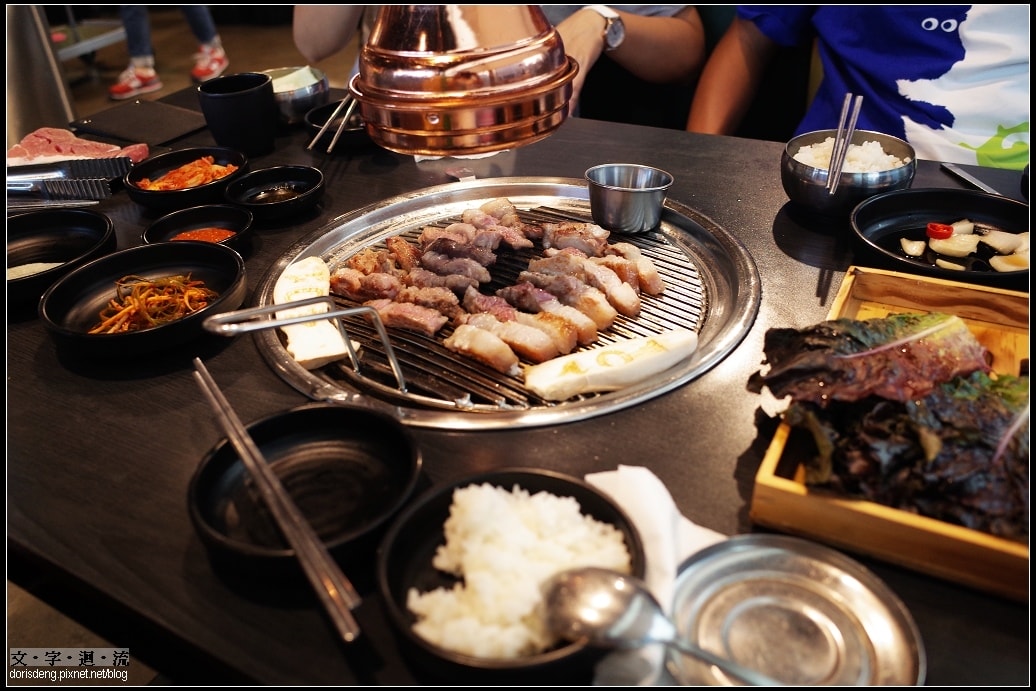 點了三份肉套餐